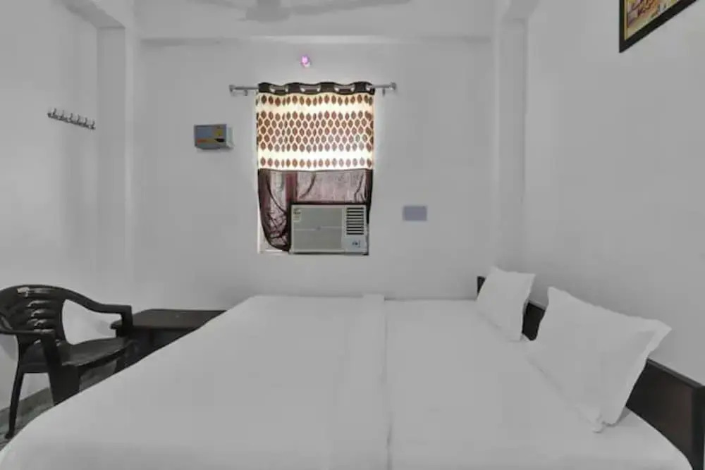 Goroomgo Shiv Ganga Guest House Varanasi