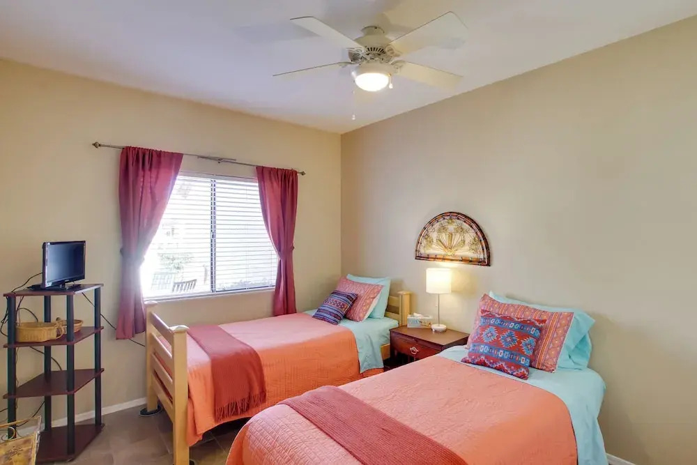 7 Mi to Mill Ave: Bbq-ready Mesa Townhouse