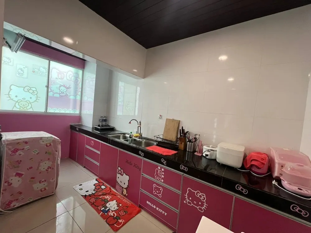 Hello Kitty Signature Suite
