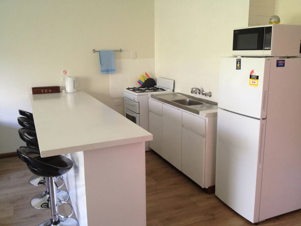 Emu Beach Chalets