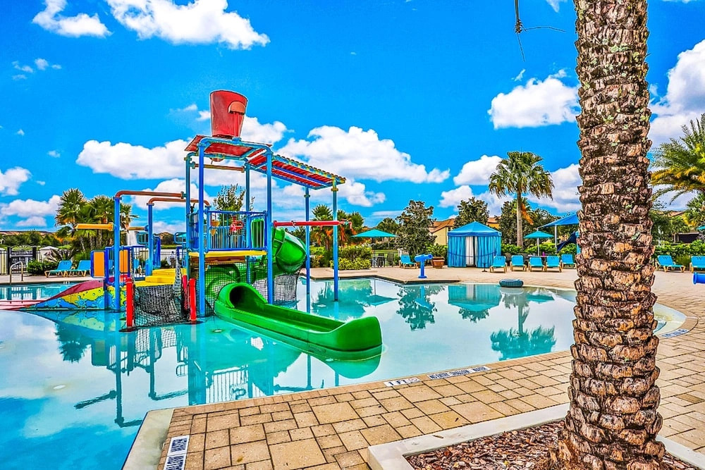 Well-stocked Home With Game Room, Enclosed Pool, Patio, & Child-friendly Items