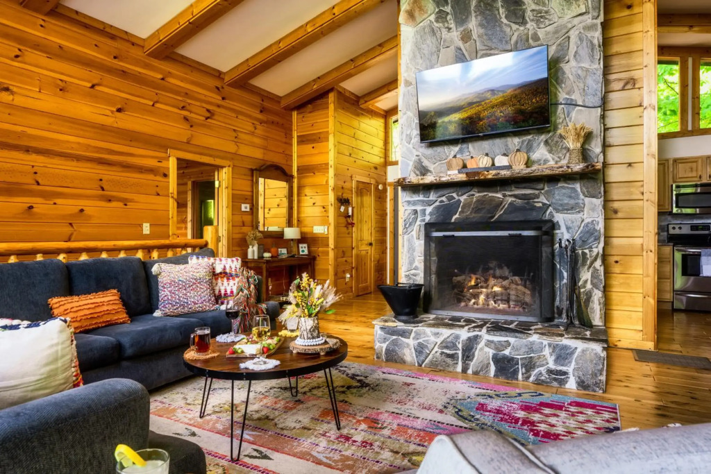 3-MasterSuites-GorgeousViews-GameRm-HotTub-Gburg7min-Ober5min-Bears!