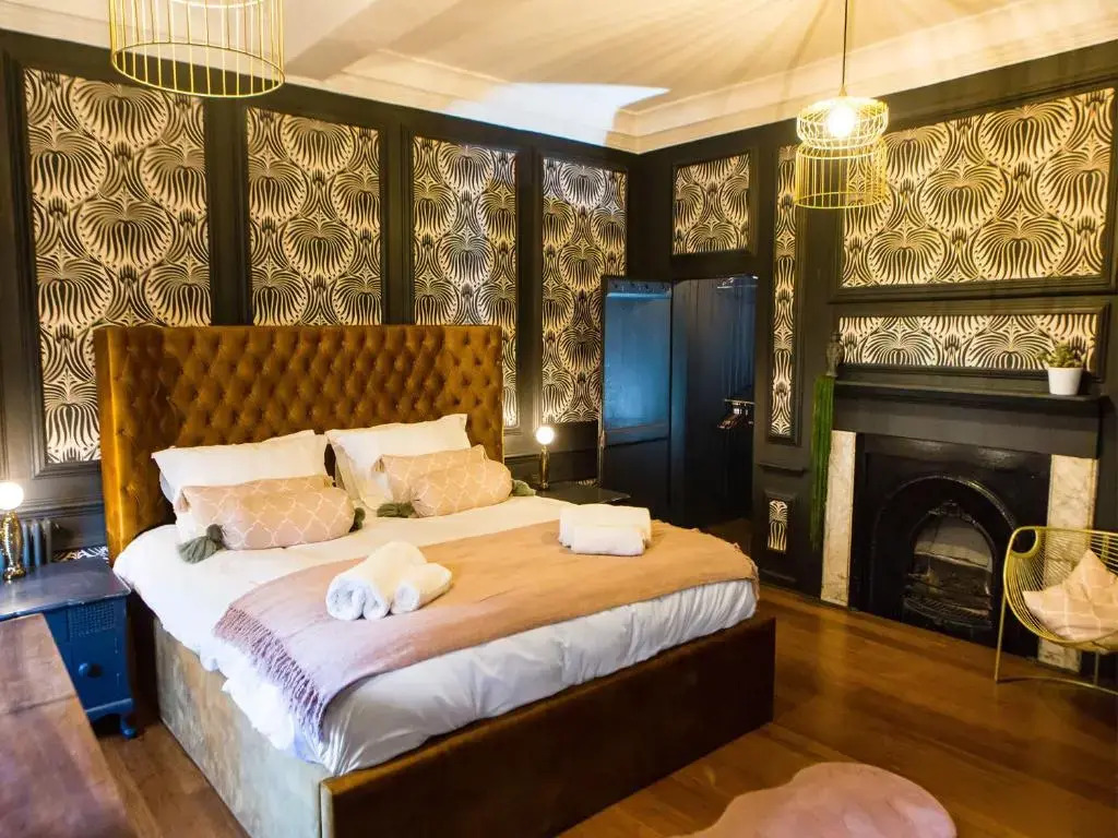 Luxury Travel Emporium YO1 - Exquisite 400 Year Old, City Centre Townhouse