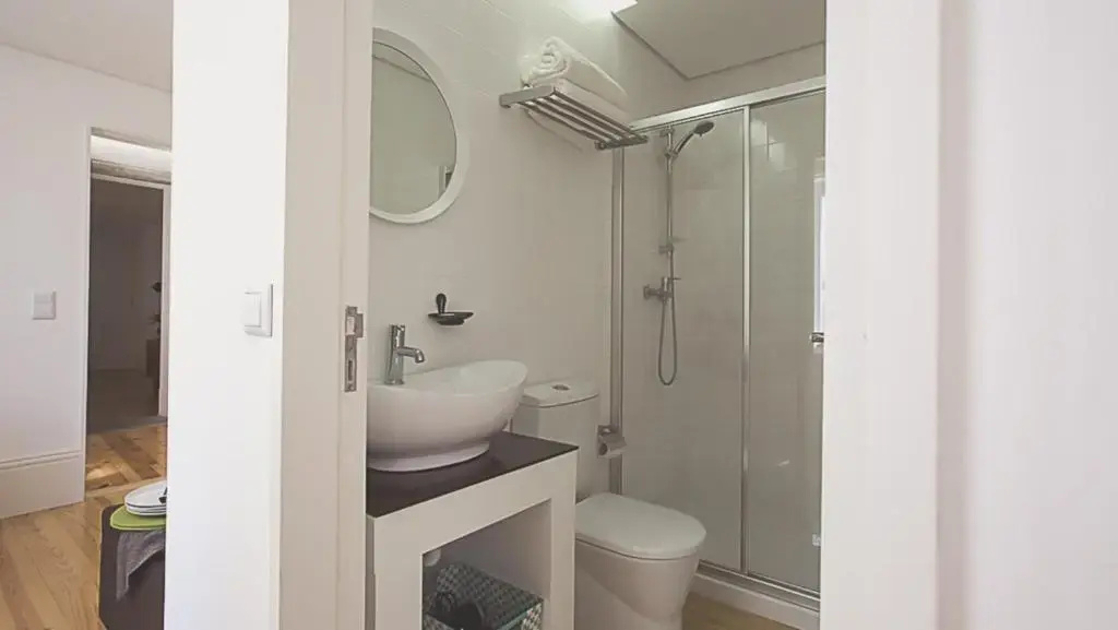 BmyGuest - Almada Garden Apartment