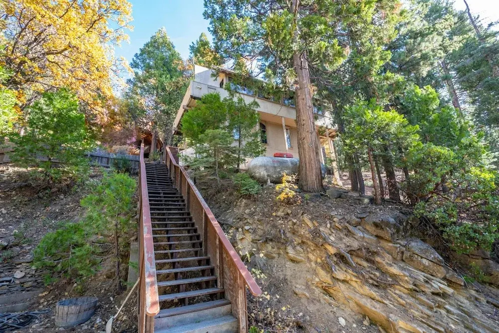 Timber Lodge Yosemite Enveloped In Nature!