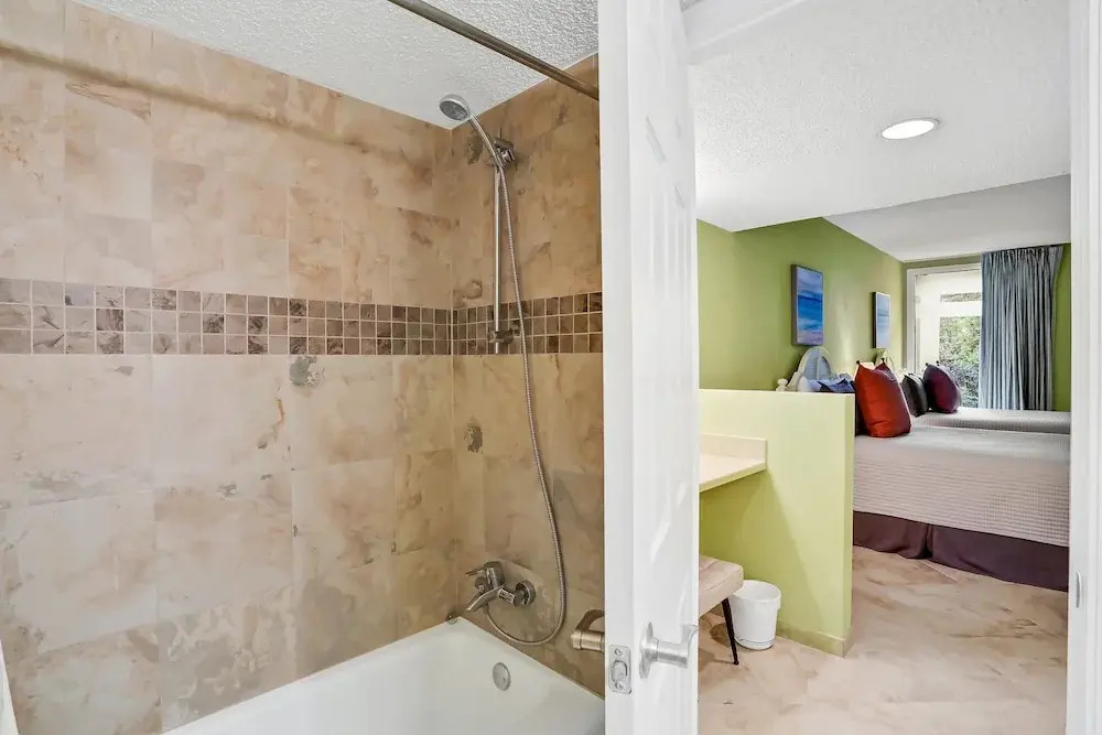 Oceanfront Condo With Direct Beach Access, Pool, Balcony, Grilling Area, & AC