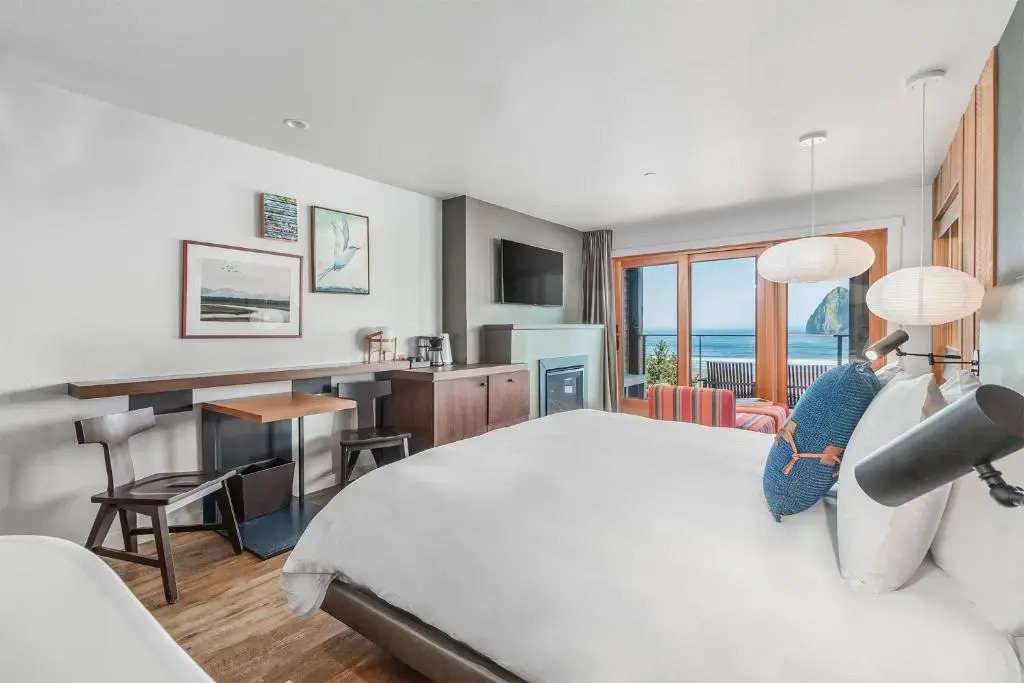 Headlands Coastal Lodge & Spa