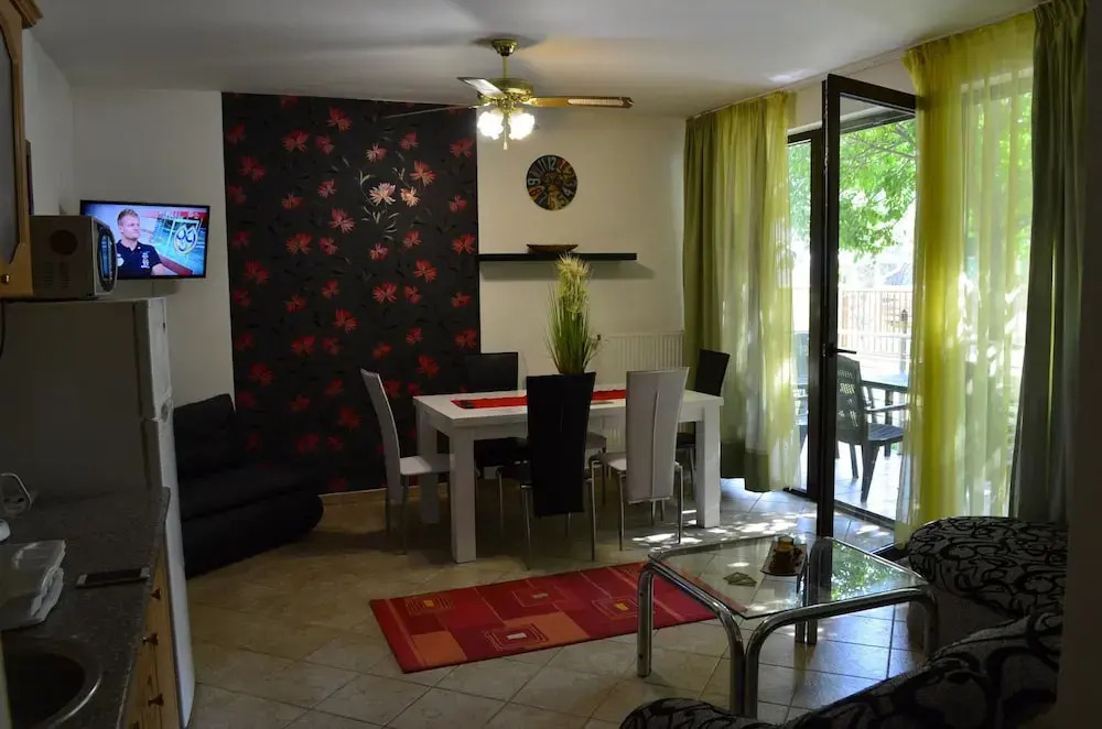 Bálint 2 apartman with outdoor pool