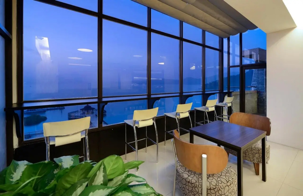 Hu Yue Lakeview Hotel