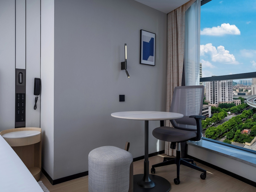 Holiday Inn Express Luoyang Nanchang Road by IHG