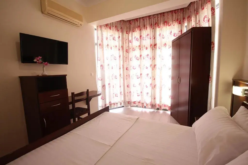 Hotel Ari
