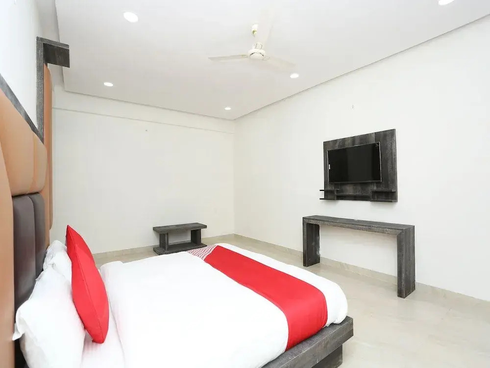 Capital O 22956 Hotel Grand Residency