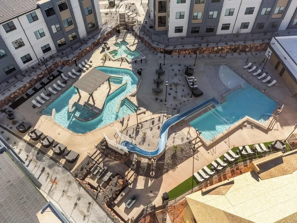 Brand New! Desert Cliff Sleeps 20 Guests!
