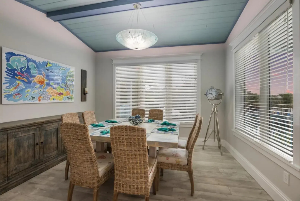 Snook Lookout - 211 Oak Ave