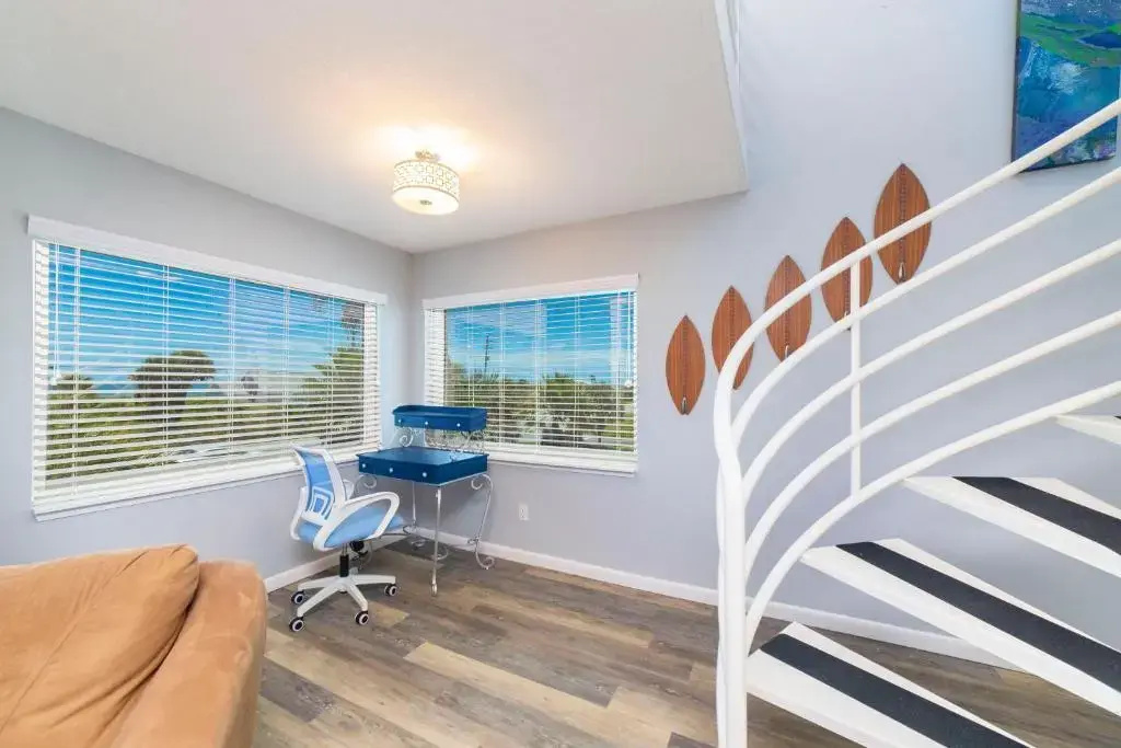 Luxury Ocean Blue beach house- 3 bed room Dog friendly