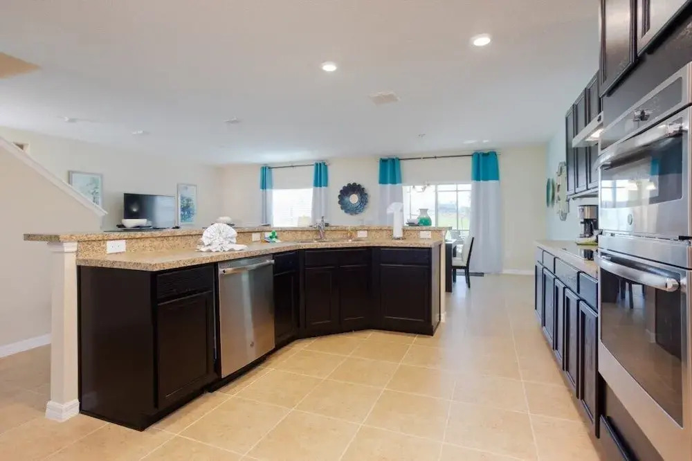 Laurel Estates 278026 5 Bedroom Villa by RedAwning