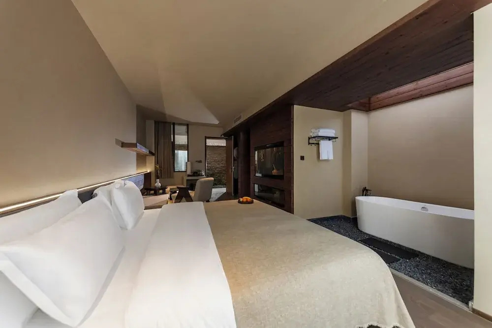 Shangri-la Designer Homestay without Summer(By the Cosmic Wheel of Dukezong)