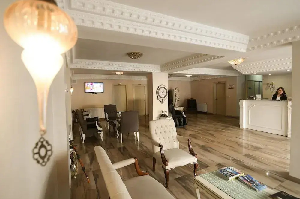 Egas Hotel