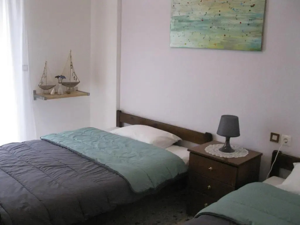 Theo Apartments