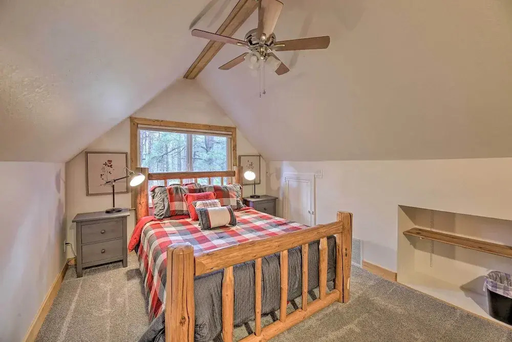 Pinetop Chalet Cabin ~ 1 Mi to Woodland Park