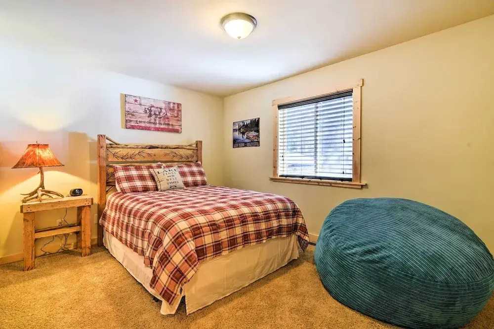 Lake Tahoe Cabin w/ Private Beach Access, Tahoma