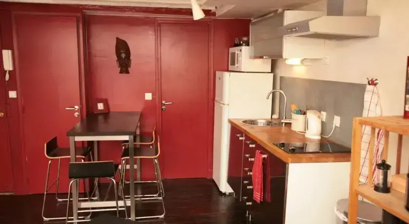 Spacious République 1 Bedroom (409)