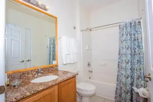 Four Bedroom w/ Pool Close to Disney 8570