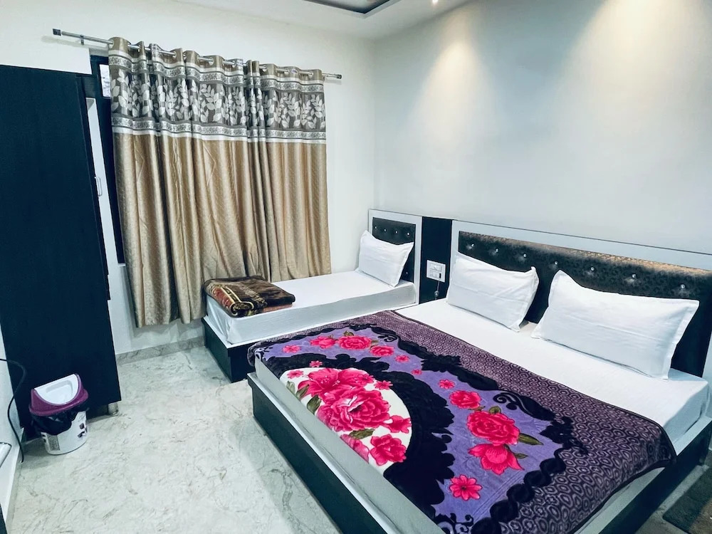 Yuvraj Residency - 1 minute walking from Golden Temple