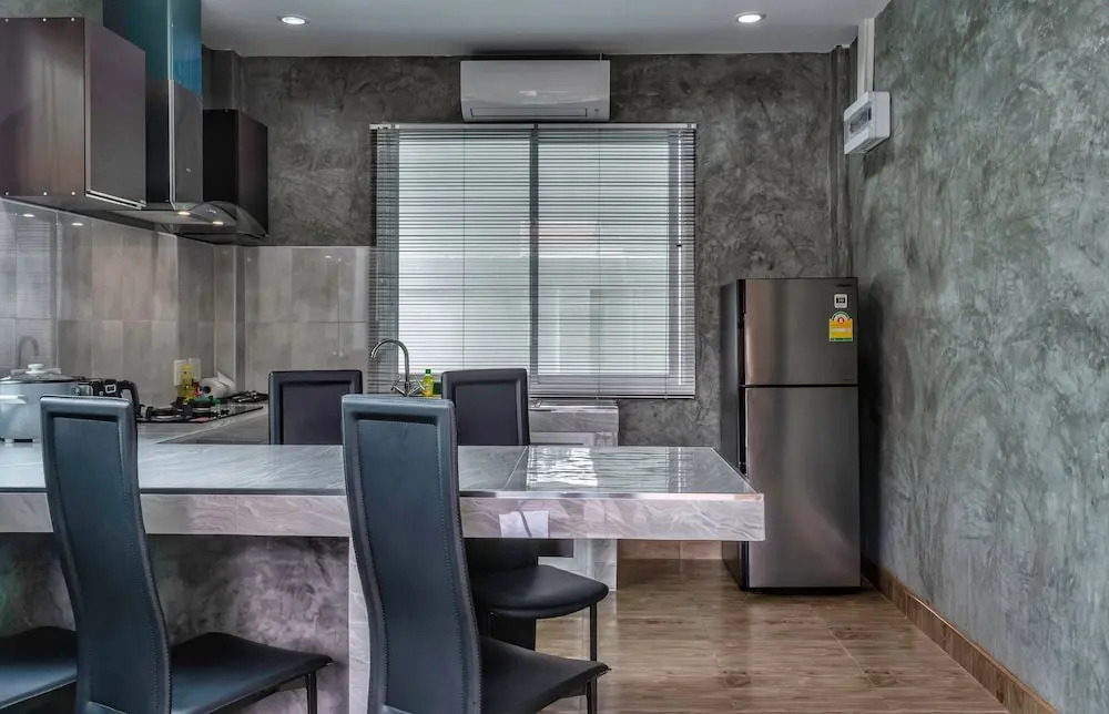 Tropical Living in Modern Villa Lancelot