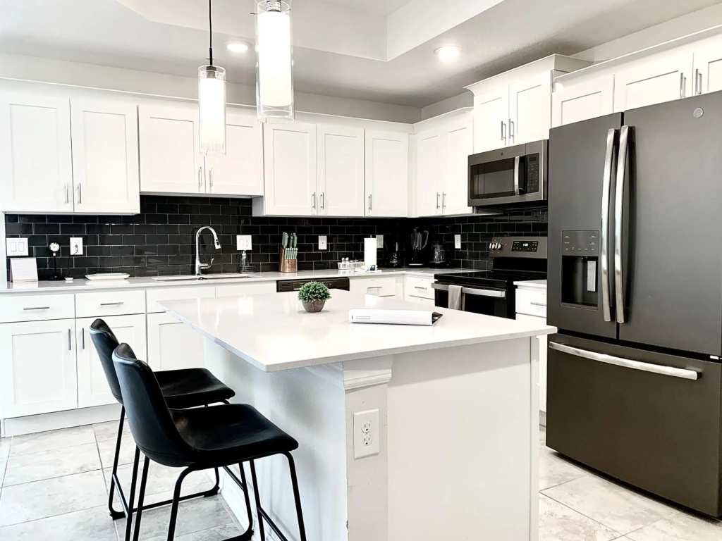 !3B2B! Beautiful Lake View! Baby Friendly! FREE WATER PARK! NO Resort Fee! 5 Miles to Disney! Storey Lake 3141 Room #201