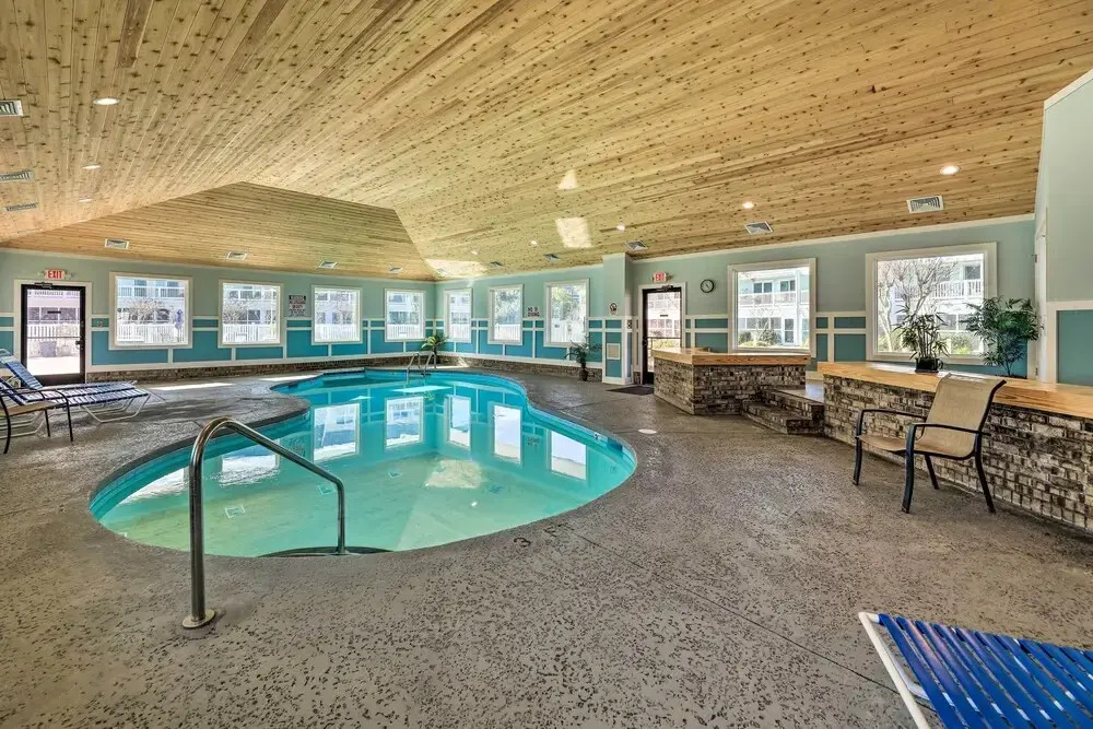 Emerald Isle Condo Near Beach w/ Screened Porch!