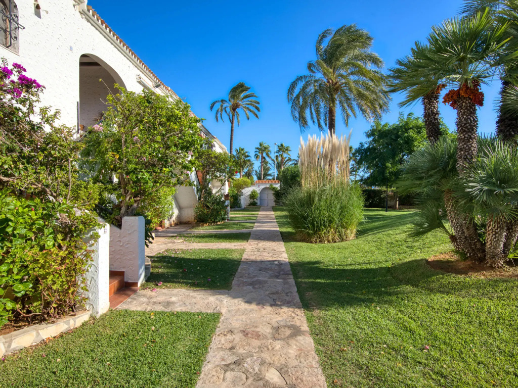 El Palmeral I by Aguilarent