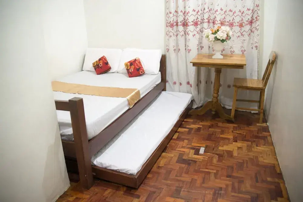 ROOMS498 - Hostel