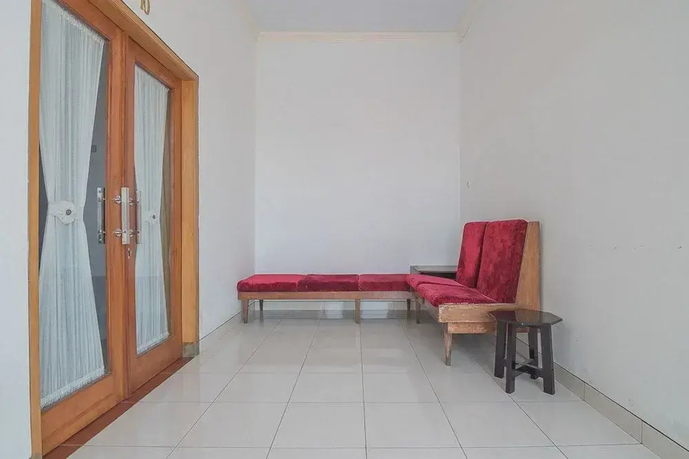 RedDoorz Plus near Alun Alun Kuningan