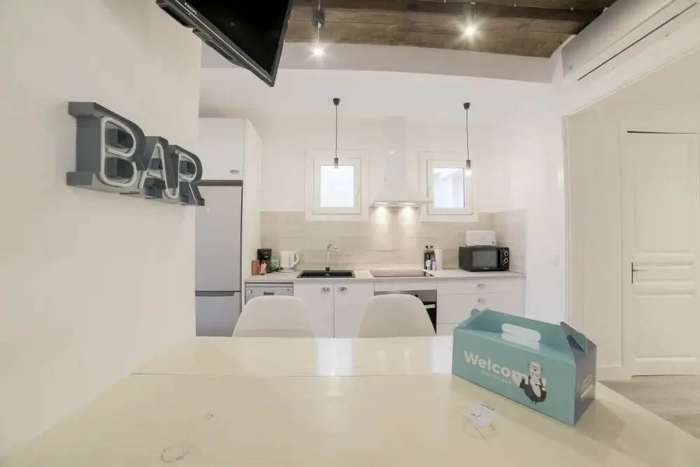 Modern & Chic 2 Bed Apt in Lesseps