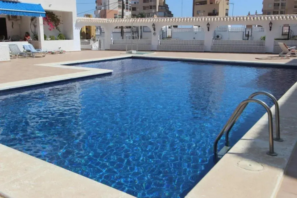 Apartment overlooking to the pool 2450