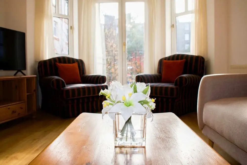 Spacious 2 Bedroom Home in Edinburgh