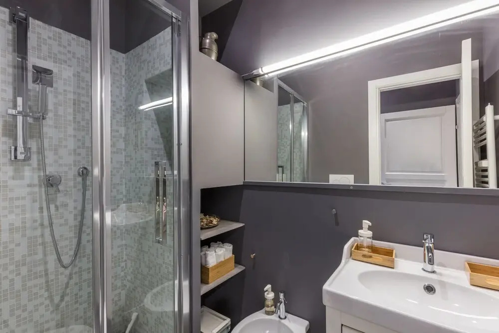 Into Apartments - Studio Somis