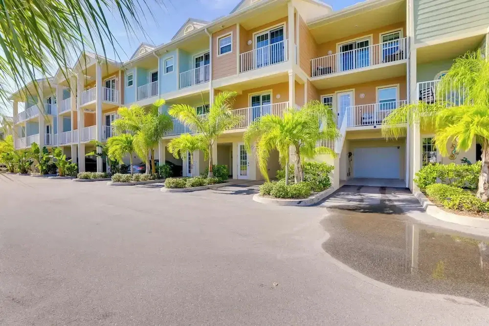 1 Mi to Beach: Coastal-zen Ruskin Retreat!