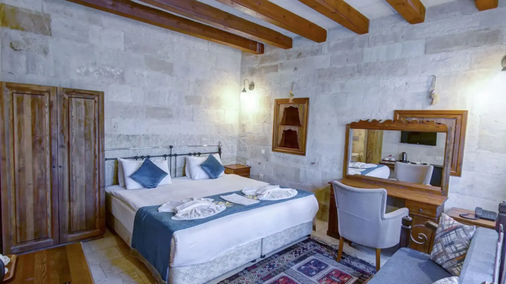 Elegance Cave Suites & Restaurant