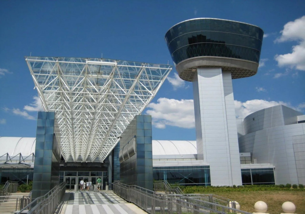 Crowne Plaza Dulles Airport by IHG