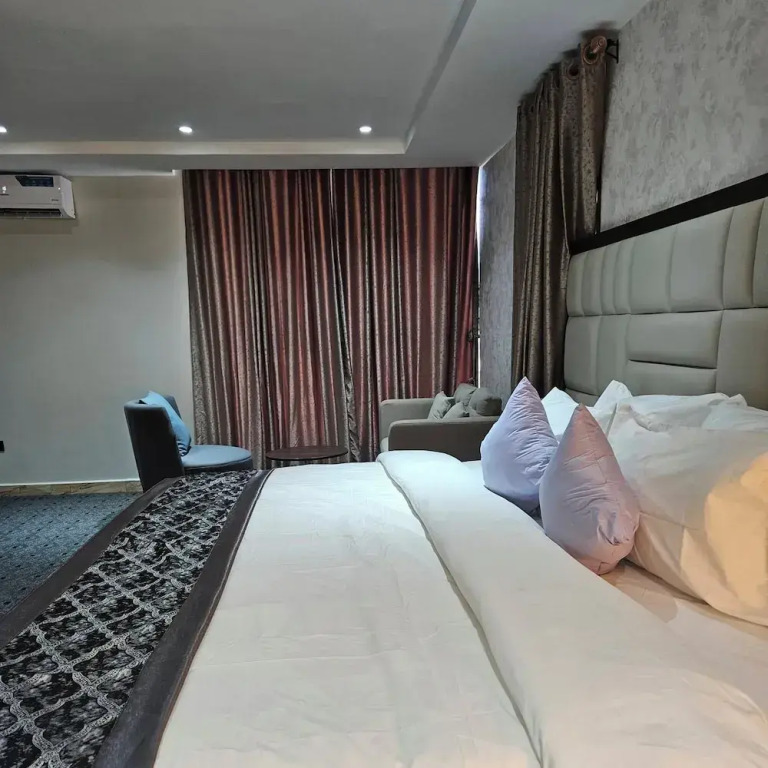 Anibex Luxe