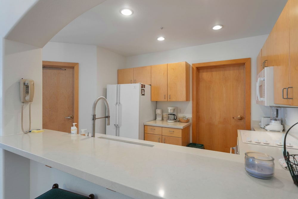 4208 - One Bedroom Standard Creekside Condominiums 1 Condo