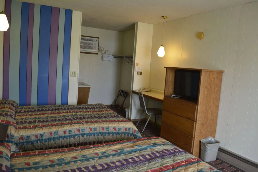 Edgetowner Motel