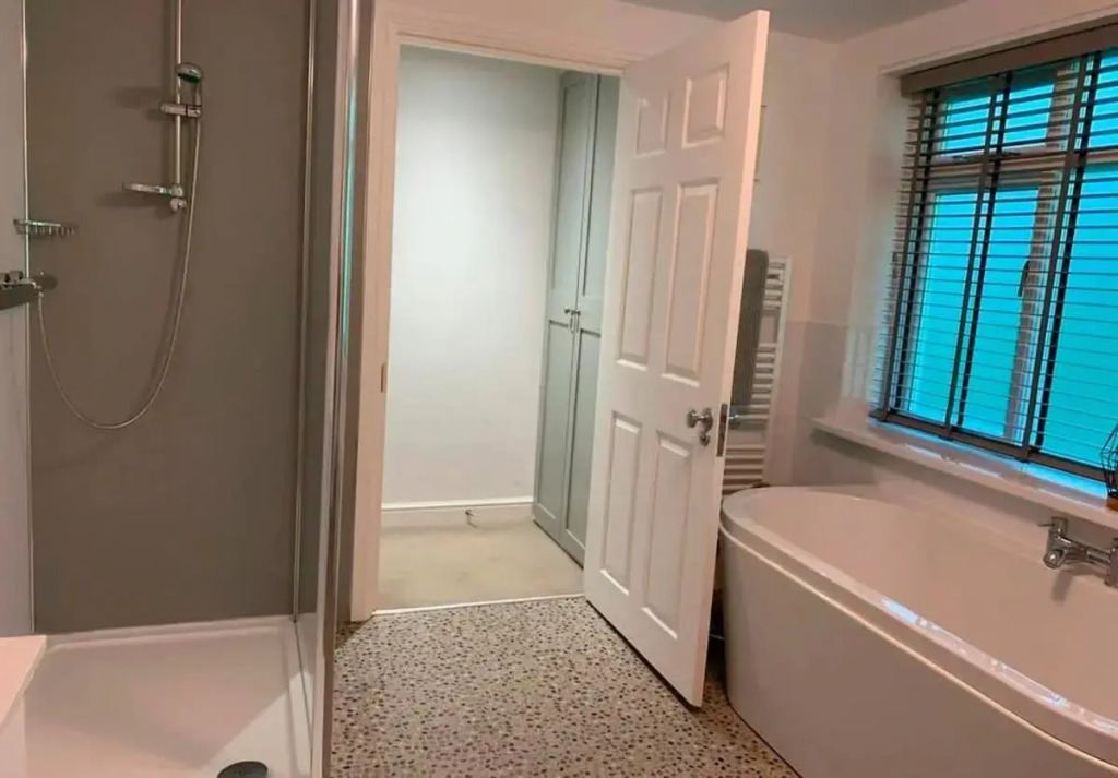 Beach Approach House - 30 steps from beach - Luxury house - kids slide and chill-out room - amazing location - garden