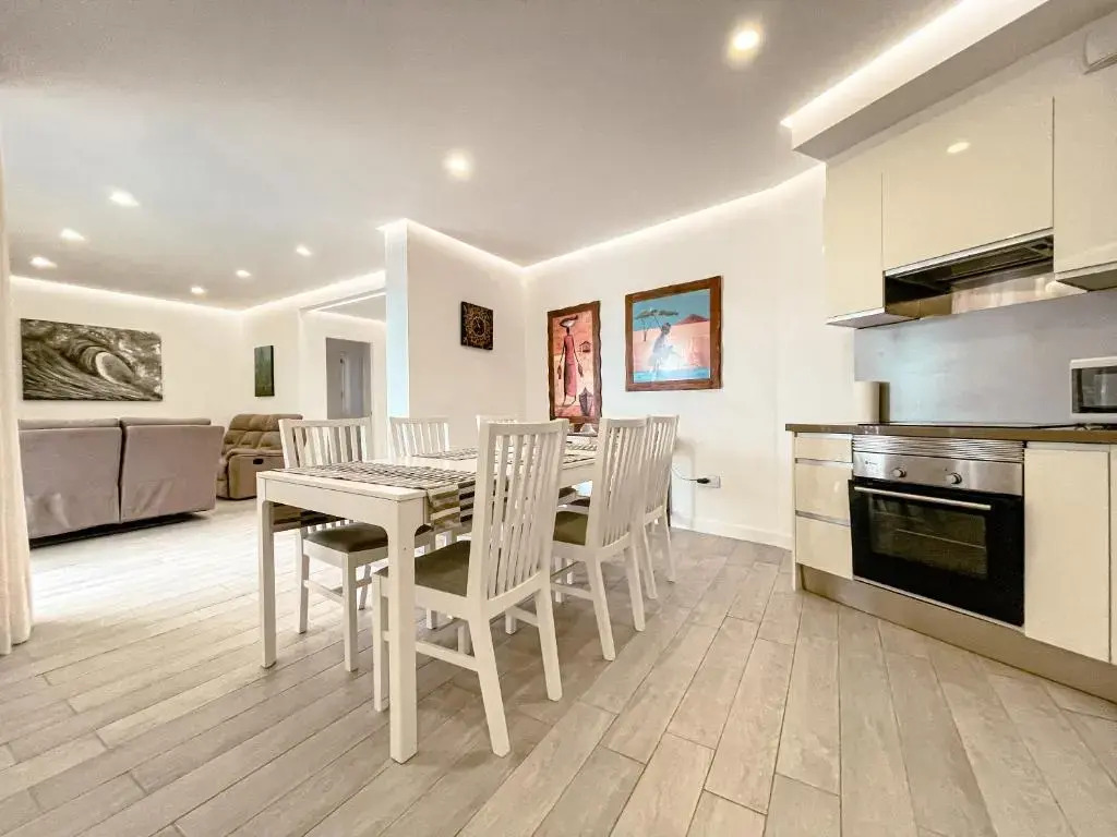Ocean View Apartment, Heated pool, Free Parking PP207