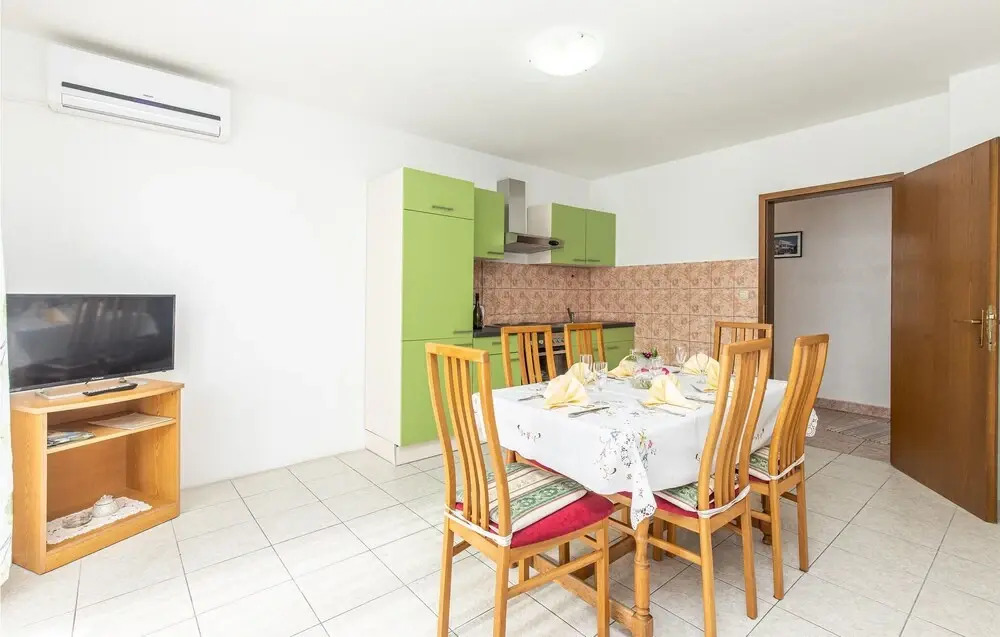Stunning Apartment in Novi Vinodolski With Wifi and 4 Bedrooms