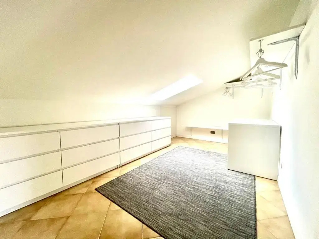 Ampia moderna casa su 2 piani nel cuore di Verona