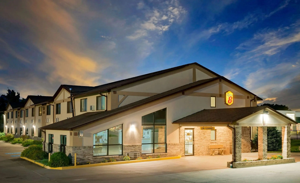 Super 8 Centerville