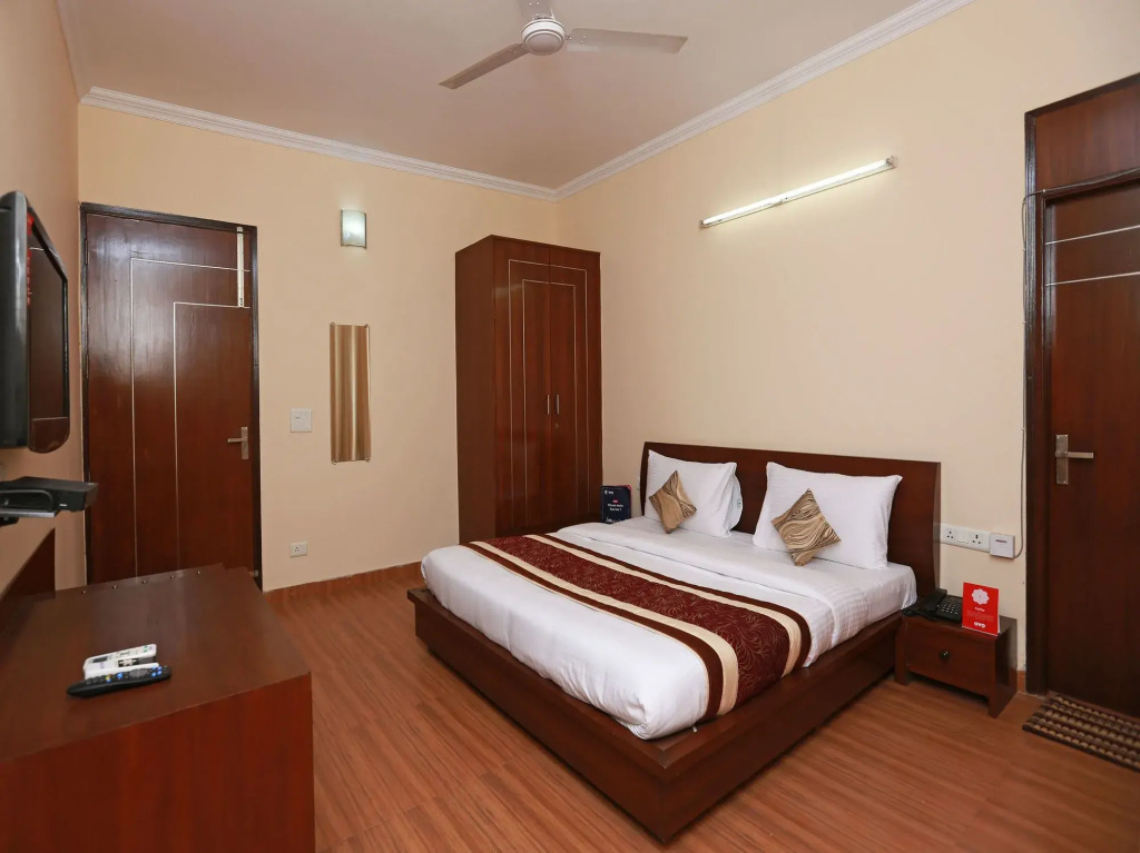 OYO 11600 Hotel Cosy Tree